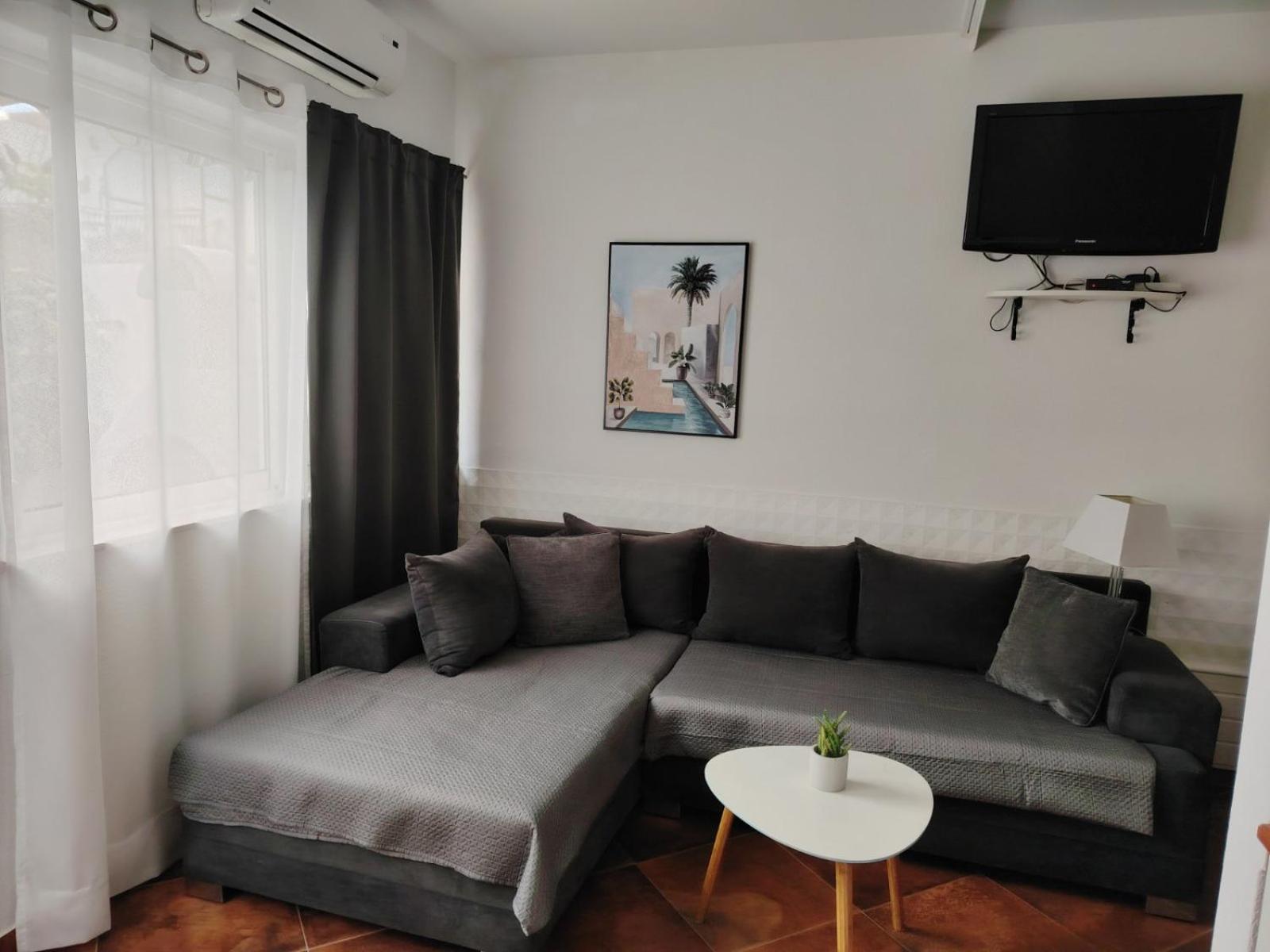 Ella Apartment *